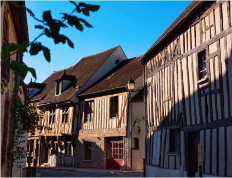 Le Gite Entre Val Et Rose Provins Bagian luar foto