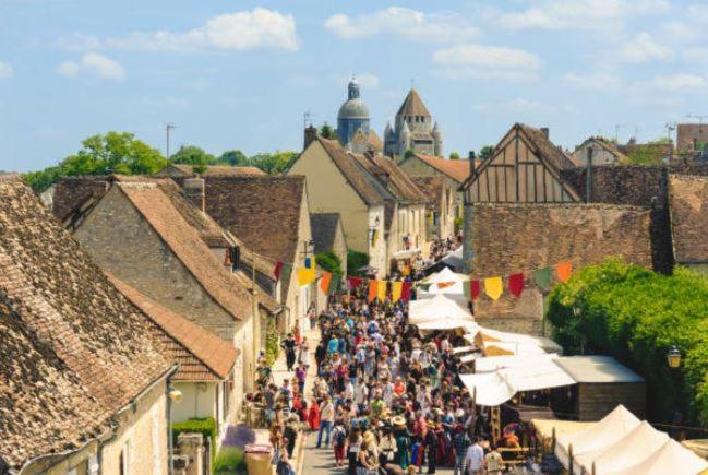 Le Gite Entre Val Et Rose Provins Bagian luar foto